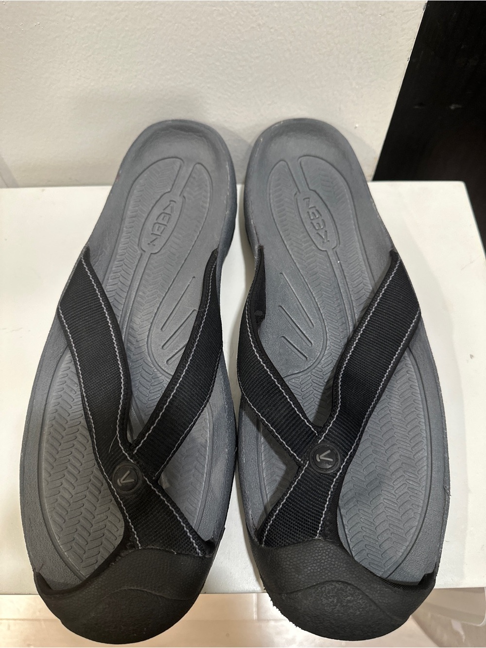 KEEN Waimea TG Men's Size 15 Black Gray Toe Guard Thong Sandals Flip Flops EUC